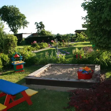 Gemuetliche Mit Garten In Robertsdorf Blowatz