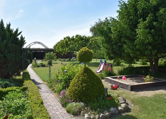 Gemuetliche Mit Garten In Robertsdorf Апартаменты *